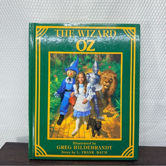 Other - The Wizard of Oz Illustrated Hardcover - Green & Yellow Cover